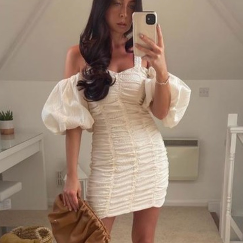 H&M Open-Shoulder Puff Sleeve Dress